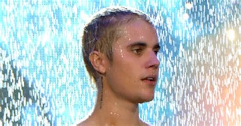 Justin Bieber Puts His Naked Butt on Display During Lake Trip